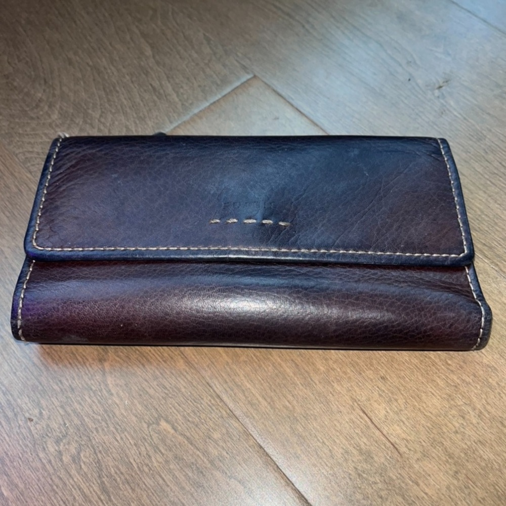 Fossil: Women’s Tri-fold Genuine Leather Wallet/ Checkbook/ Cash Wallet